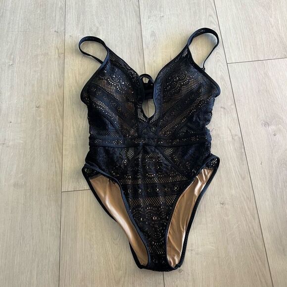 Becca Show & Tell One-Piece Swimsuit Lace Crochet in Black size m - Picture 1 of 7